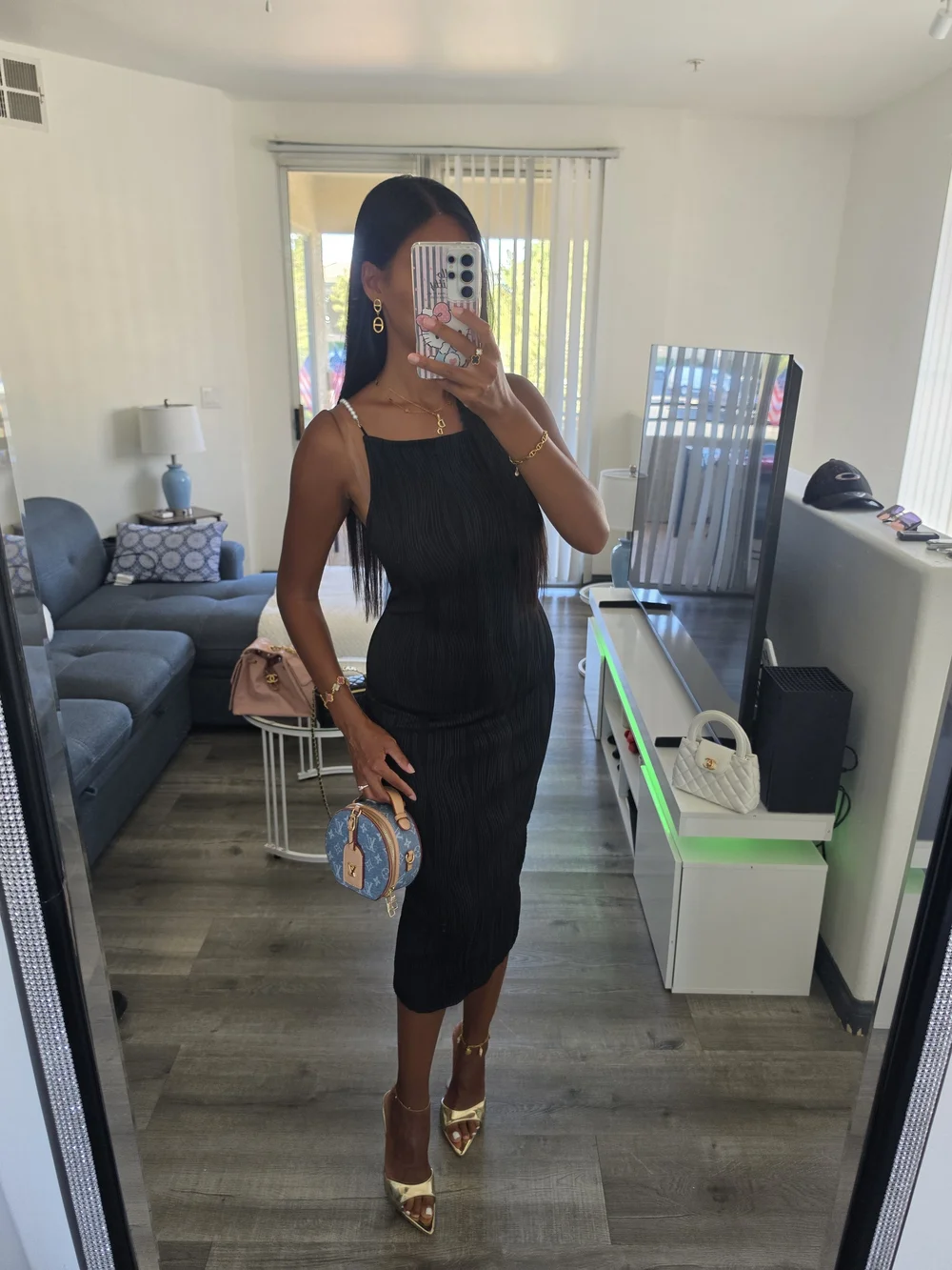 Sleek Black Midi Bodycon Dress - Picture 14 of 17